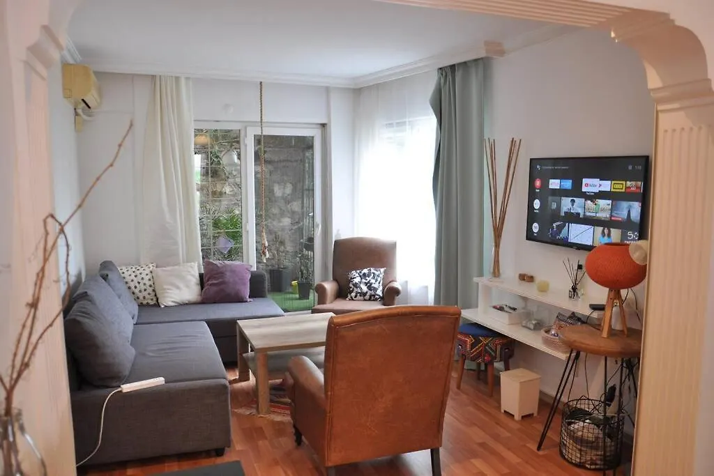 Apartment 1+1 Flat In Cihangir With Cozy Backyard